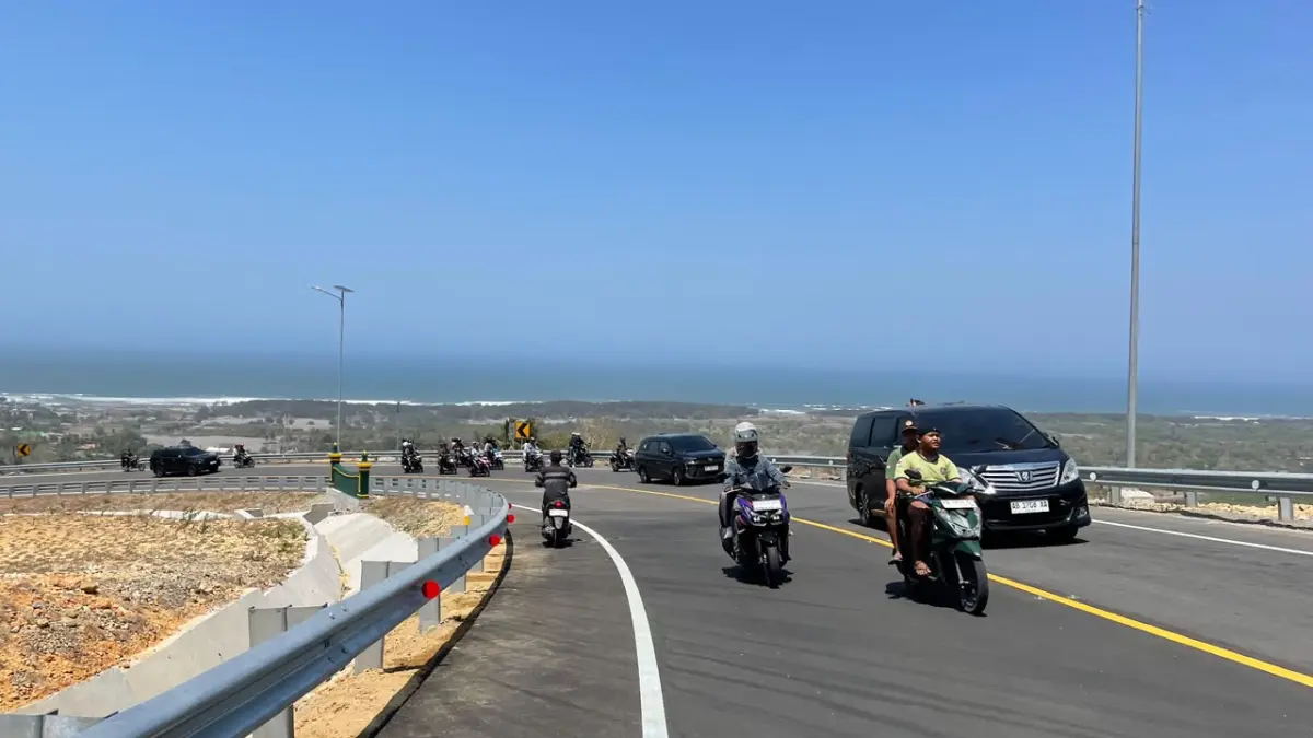 Jalur baru Kretek–Girijati atau Kelok 23 membentang di kawasan perbukitan dengan pemandangan laut selatan Bantul dan menjadi penghubung menuju Gunungkidul - Aris Romadhon/Radar Jogja