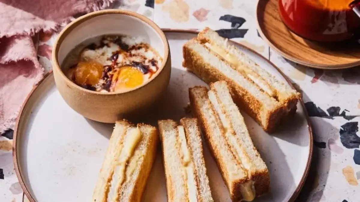 Kaya toast, kuliner khas Singapura yang lekat dengan kehidupan dan budaya masyarakat setempat. Sumber foto : ilustrasi AI
