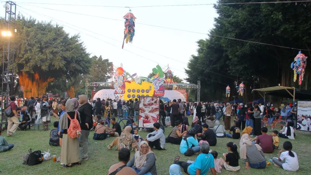 Pengunjung saat memadati event Festival Kebudayaan Yogyakarta (FKY) 2026 di Lapangan Beran, Sleman Senin (14/9). (Guntur Aga Tirtana/Radar Jogja)