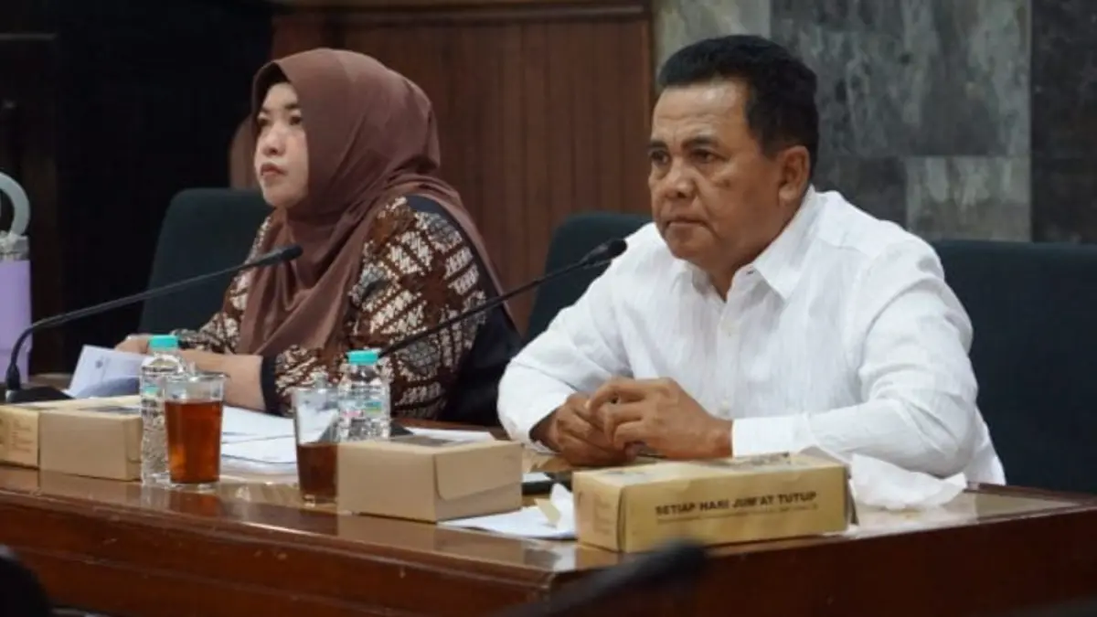 PImPIN PaNSUS: arni Tyas Palupi (kiri) dan muhammad yazid saat rapat kerja pansus pengawasan pelaksanaan perda penyelenggaraan kesehatan jiwa.