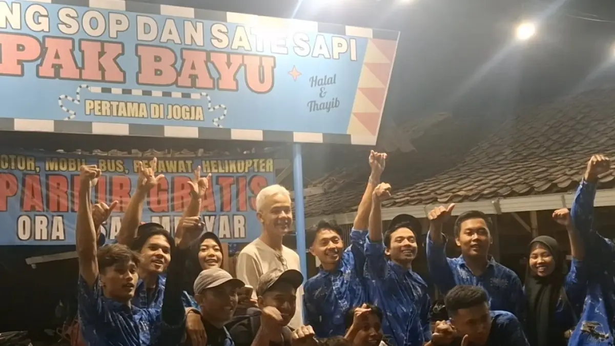 Singgah di Warung Sop dan Sate Sapi Pak Bayu, Ganjar Pranowo Nikmati Suasana Malam di Sleman
