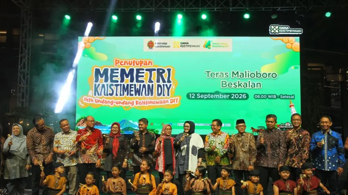 Acara penutupan Memetri Keistimewaan DIY ke-14 di Teras Malioboro Beskalan, Kota Jogja, Sabtu malam (12/9). Kegiatan ini mengusung semangat pelestarian dan penguatan nilai-nilai Keistimewaan DIY yang melibatkan masyarakat serta berbagai unsur di DIY. (Guntur Aga Tirtana/Radar Jogja)
