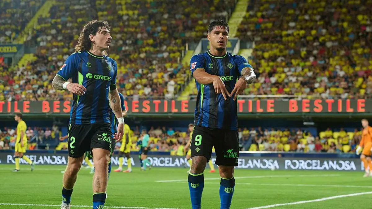 Cucho Hernandez, merayakan gol pertama timnya dalam pertandingan LaLiga EA Sports 2026/27 antara Villarreal CF dan Real Betis Balompie di Estadio de la Ceramica pada 14 September 2026 di Villarreal, Spanyol.
