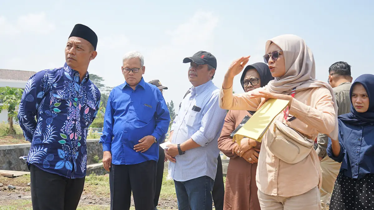 IDENTIFIKASI PERSOALAN: Komisi C DPRD DIY meninjau pengerjaan fisik di Embung Bimomartani, Ngaglik, Sleman. SETWAN DPRD DIY
