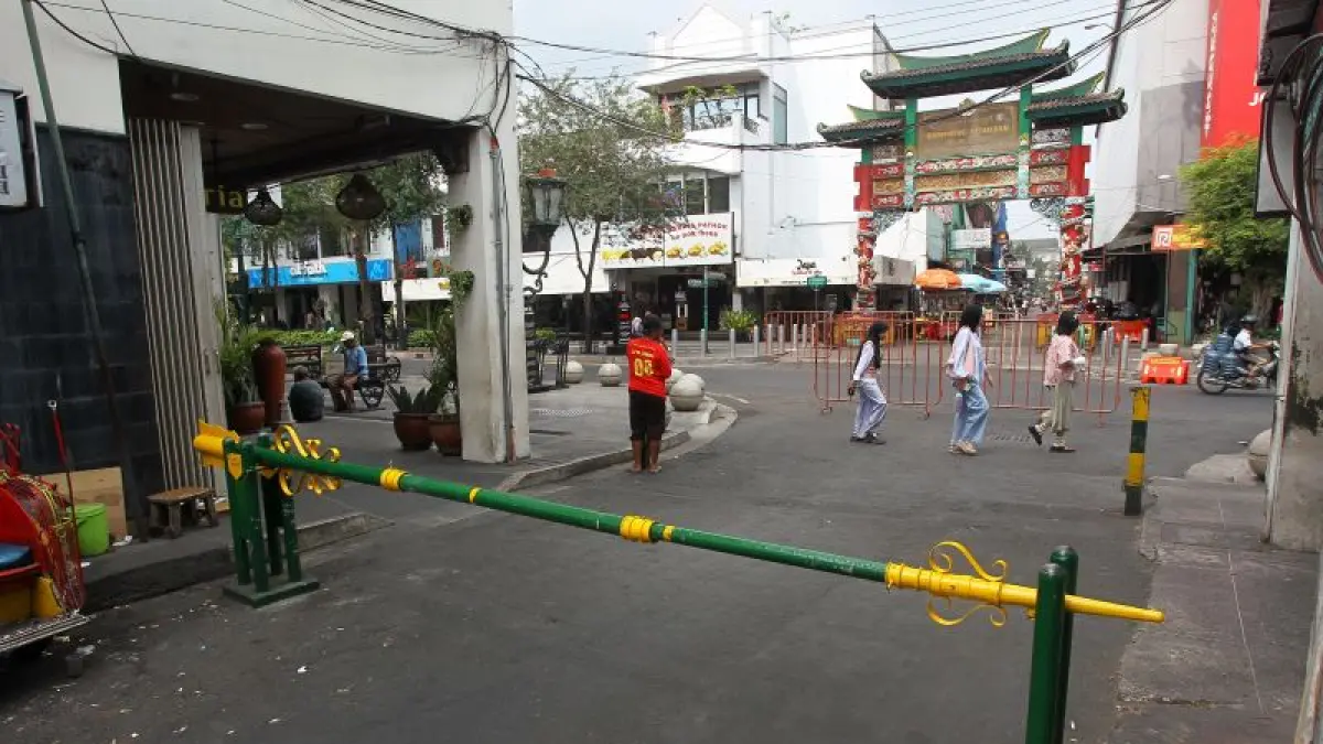 Portal Regol Ayom yang dipasang di sirip Jalan Malioboro agar tidak dilewati kendaraan bermotor Selasa (15/9). (Guntur Aga Tirtan/Radar Jogja)