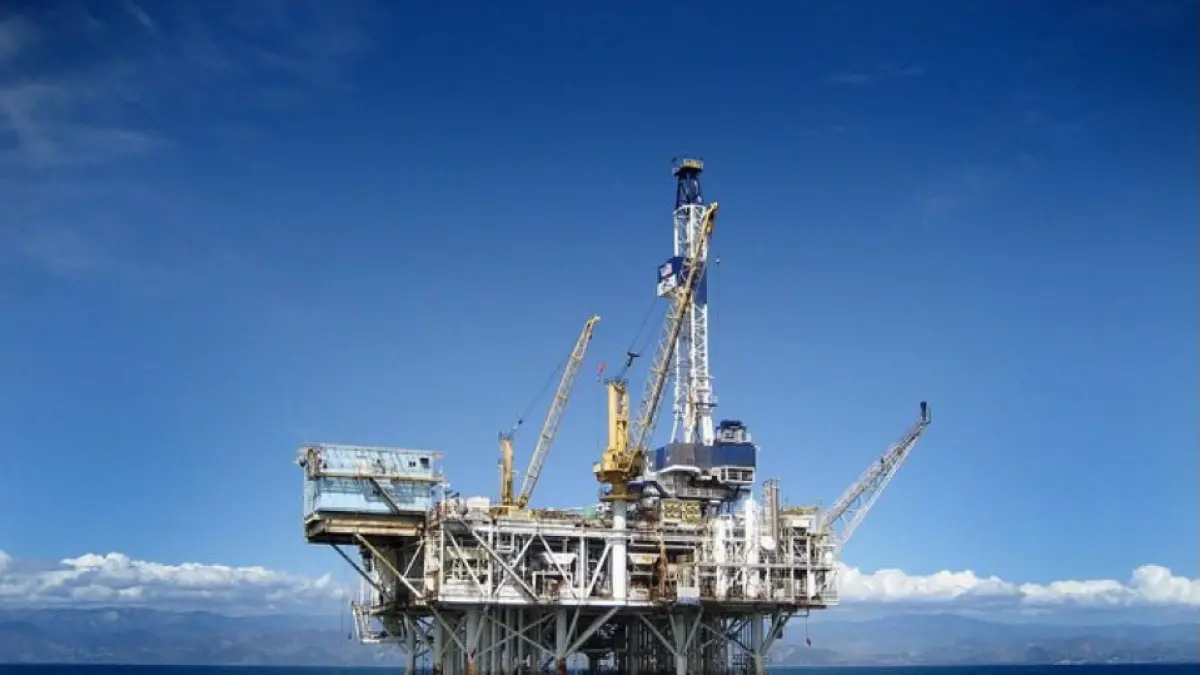 Harga Minyak Dunia Melemah, Persediaan AS Naik Tak Terduga