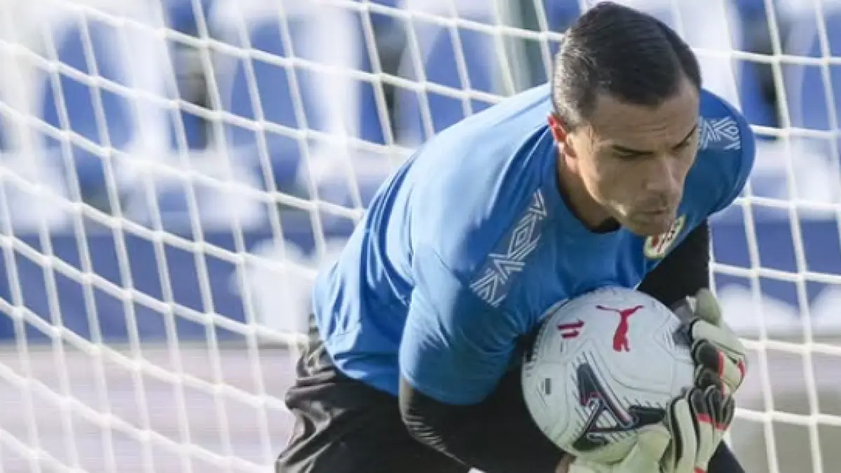 Kiper Timnas Indonesia dan Rayo Vallecano, Emil Audero.