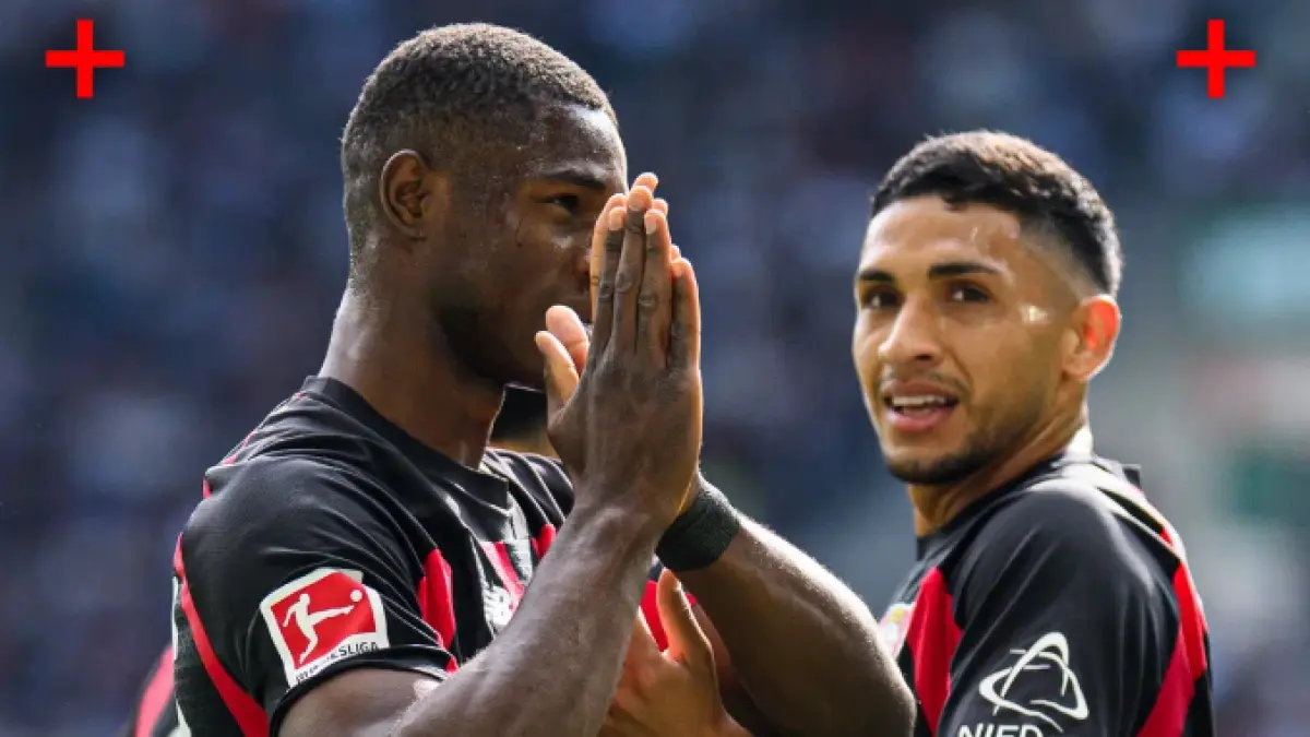 Selebrasi para pemain Bayer Leverkusen dalam hasil imbang melawan Augsburg di Bundesliga.