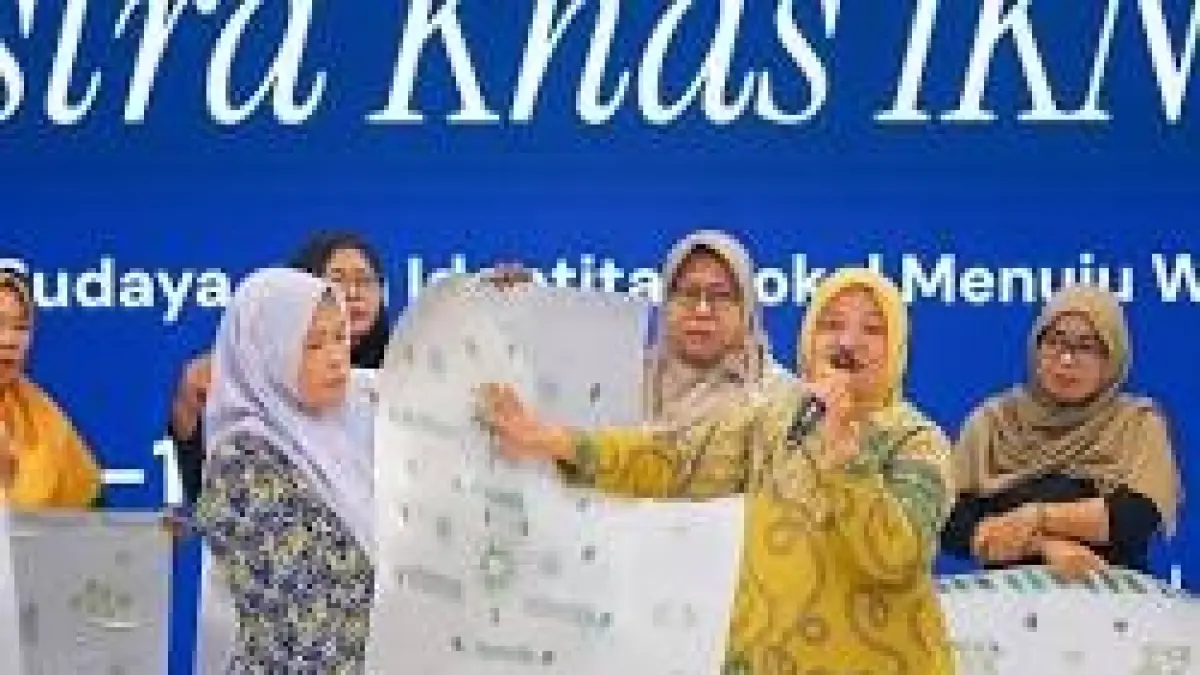 Perajin mengembangkan motif batik dan wastra khas Nusantara dalam kegiatan pendampingan pengembangan produk batik IKN. Sumber:Humas Otorita IKN