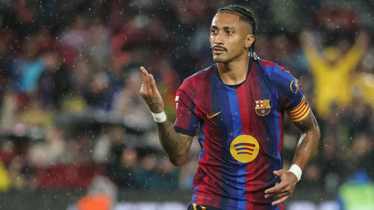 Raphinha mencetak hattrick dalam kemenangan Barcelona 7-2 atas Racing de Santander di La Liga.