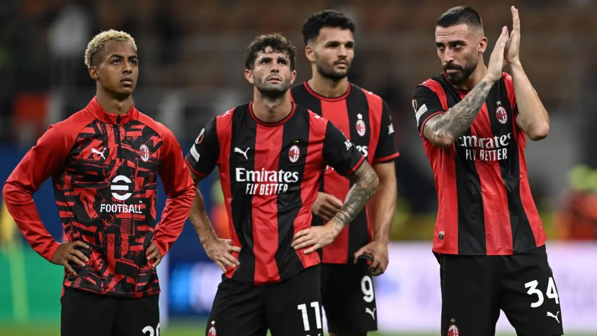 Raut kekecewaan para pemain AC Milan setelah takluk 0-2 dari Benfica di Liga Eropa.