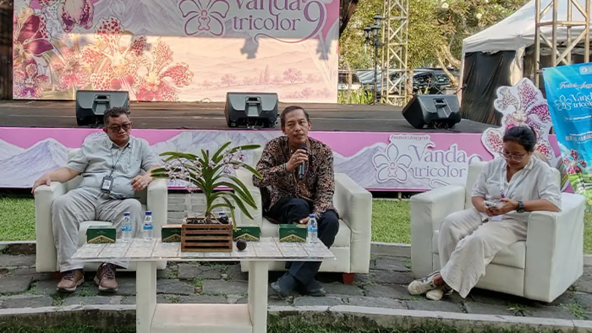 POTENSI PASAR: Kepala Dinas Pertanian dan Ketahanan Pangan DIY Aris Eko Nugroho (dua dari kanan) bicara dalam talkshow anggek sebagai peluang bisnis milenial dan Gen Z di Alun-Alun Royal Ambarrukmo, Jumat (18/9).