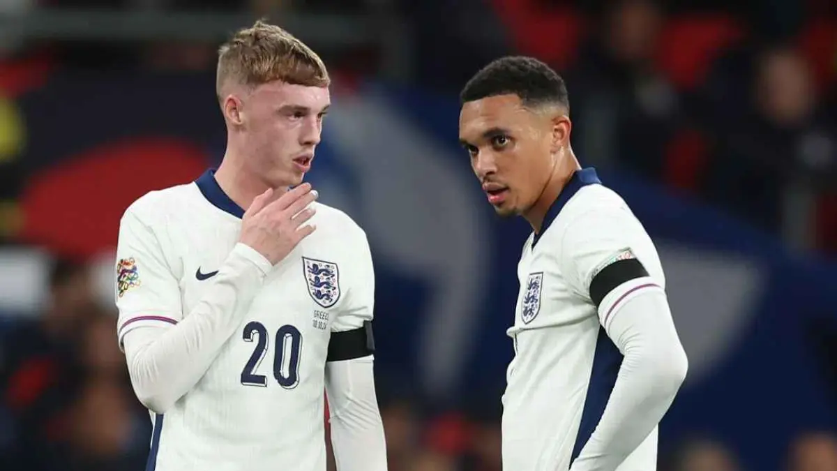 Cole Palmer (kiri) dan Trent Alexander-Arnold saat memperkuat tim nasional Inggris.