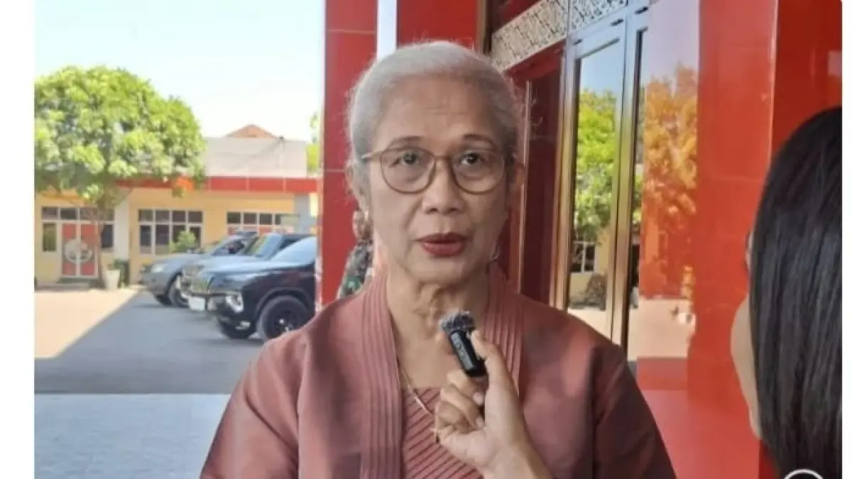 Ketua DPRD NTT Emilia Nomleni memberikan keterangan di Kupang, Jumat (18/9/2026), terkait perlindungan warga NTT di Papua. Sumber: ANTARA News Kupang, 18–19 September 2026.