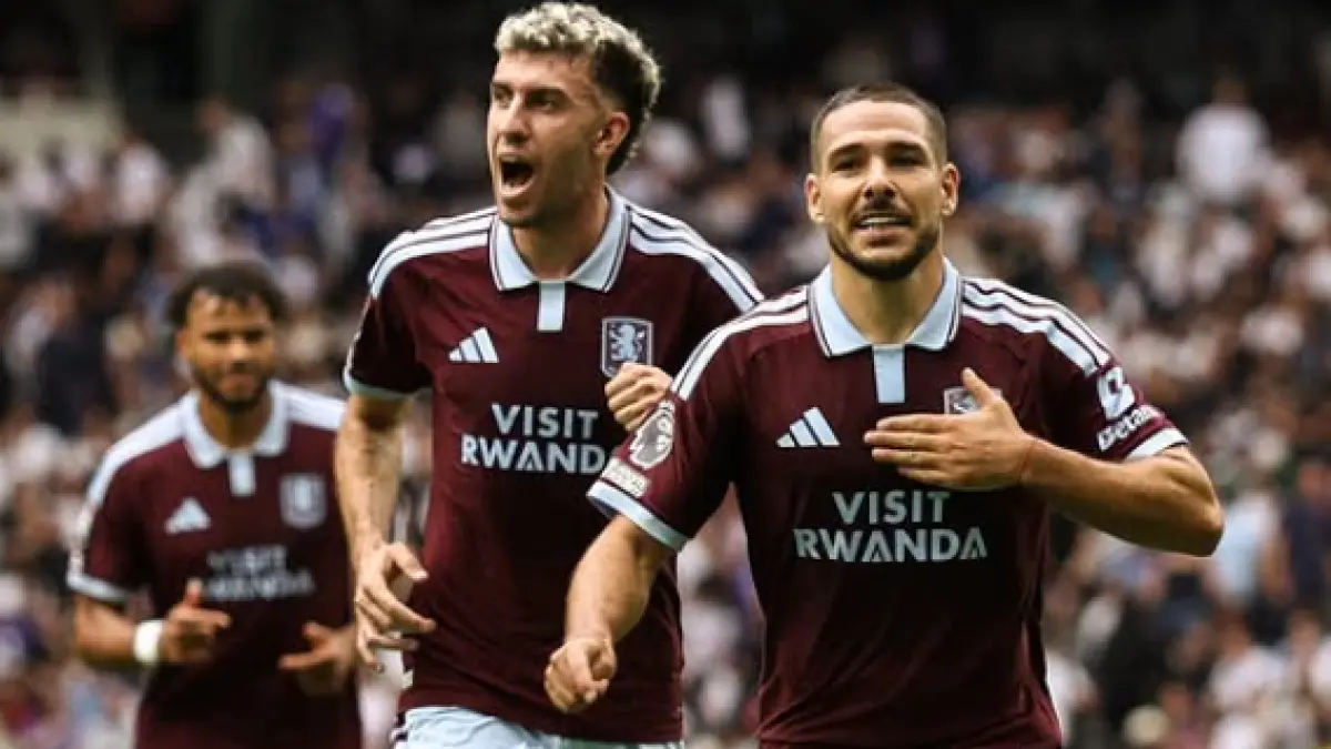 Selebrasi Emi Buendia (kanan) setelah mencetak gol dalam kemenangan Aston Villa atas Tottenham.