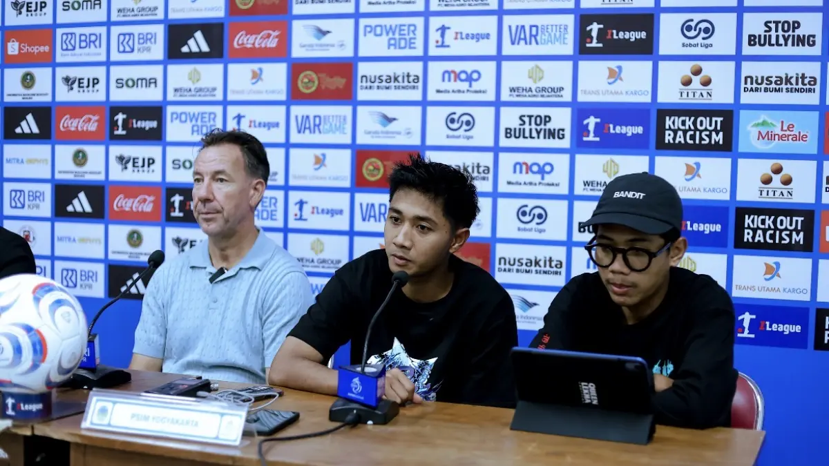 Sesi pertandingan dan konferensi pers setelah pertandingan antara PSIM Jogja melawan Madura United Jumat (18/9) malam. (Media PSIM Jogja)