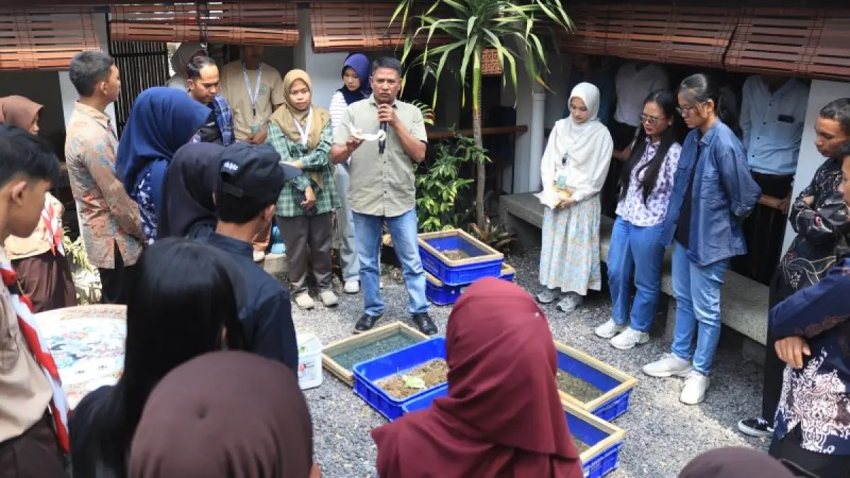 BERDAMPAK: Pusat studi di Untidar menawarkan sejumlah solusi untuk mengelola sampah melalui budi daya magot. (Dokumentasi Humas Untidar)
