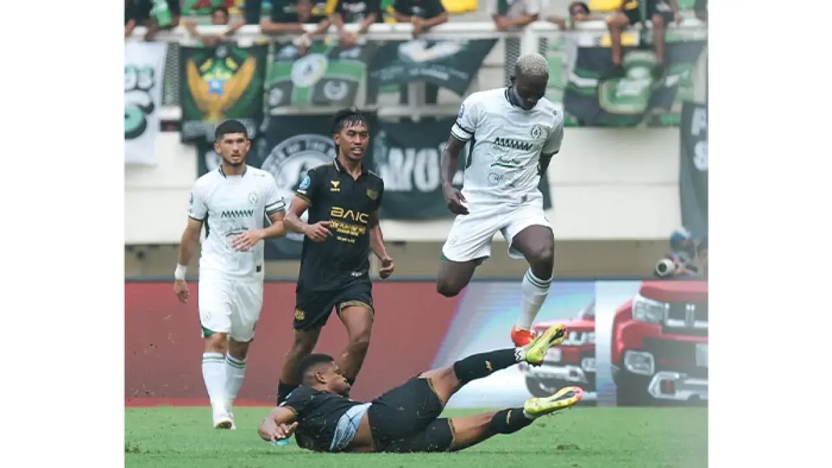 NOL POIN LAGI: Para pemain PSS Sleman saat berduel dengan pemain Dewa United di Banten International Stadium, Minggu (20/9) sore. (Dok. PSS Sleman)
