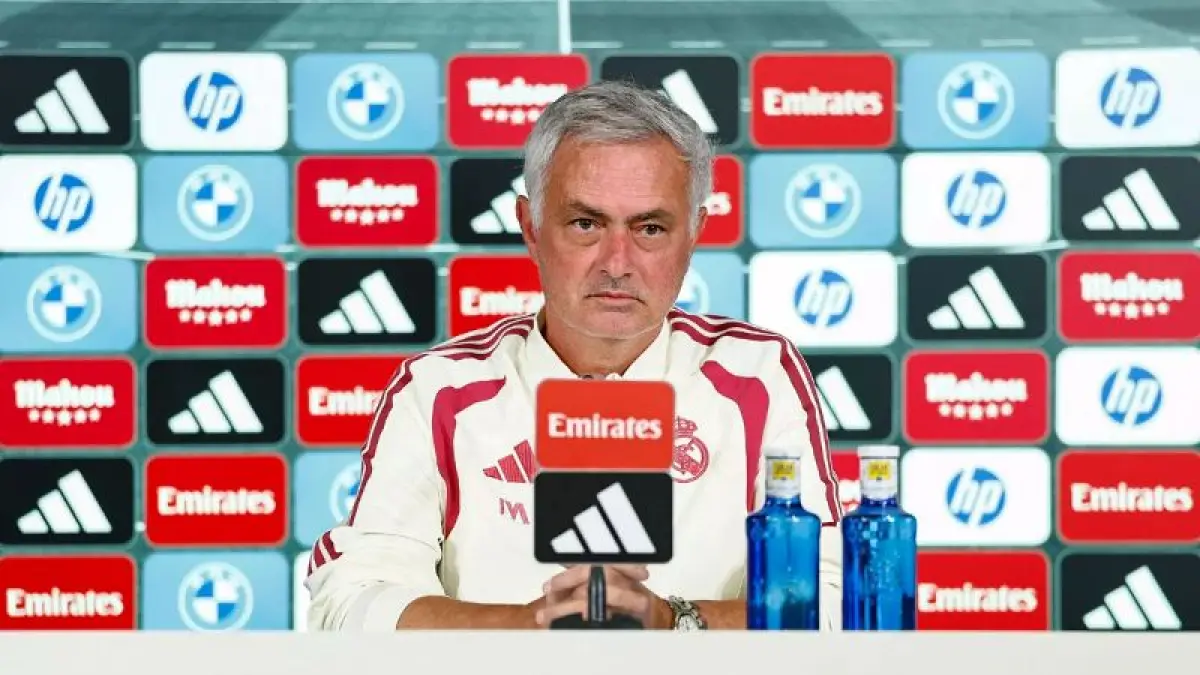 Pelatih Real Madrid, Jose Mourinho incar kemenangan dalam derbi Madrid melawan Atletico Madrid di La Liga.