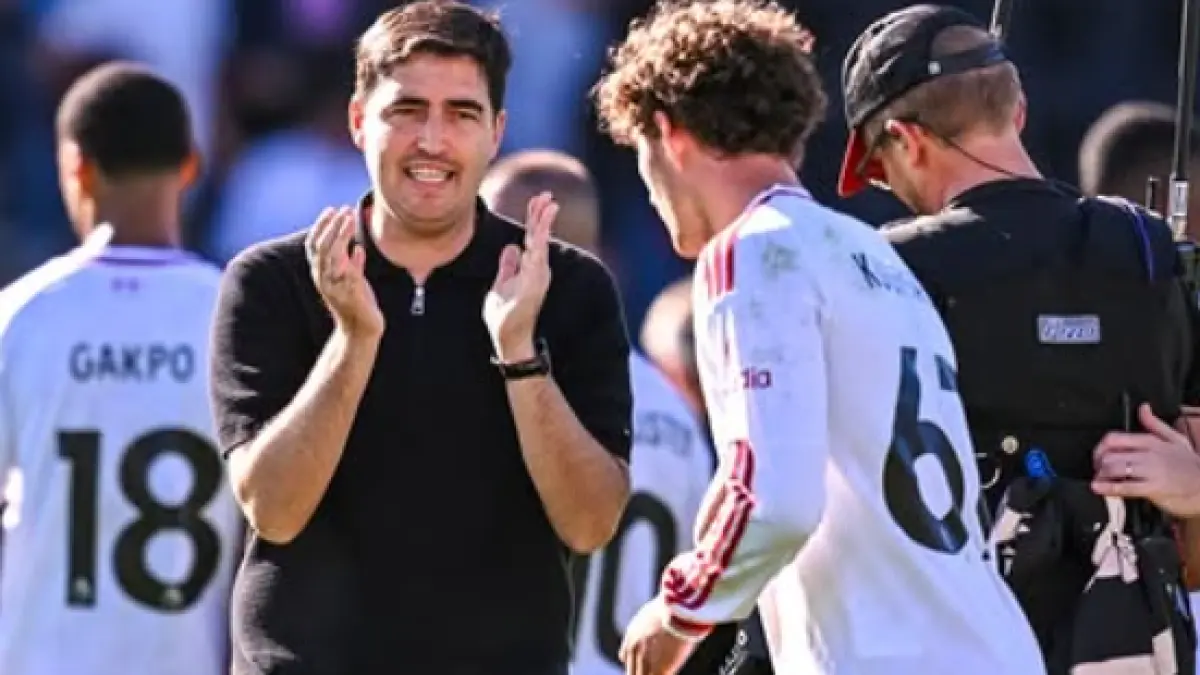 Andoni Iraola rayakan kemenangan Liverpool atas Bournemouth di Liga Inggris.