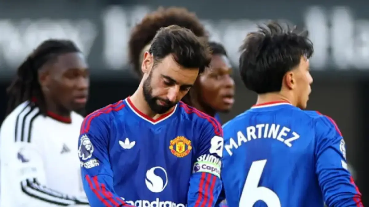 Kapten Manchester United, Bruno Fernandes terlihat lesu dalam hasil imbang melawan Fulham.