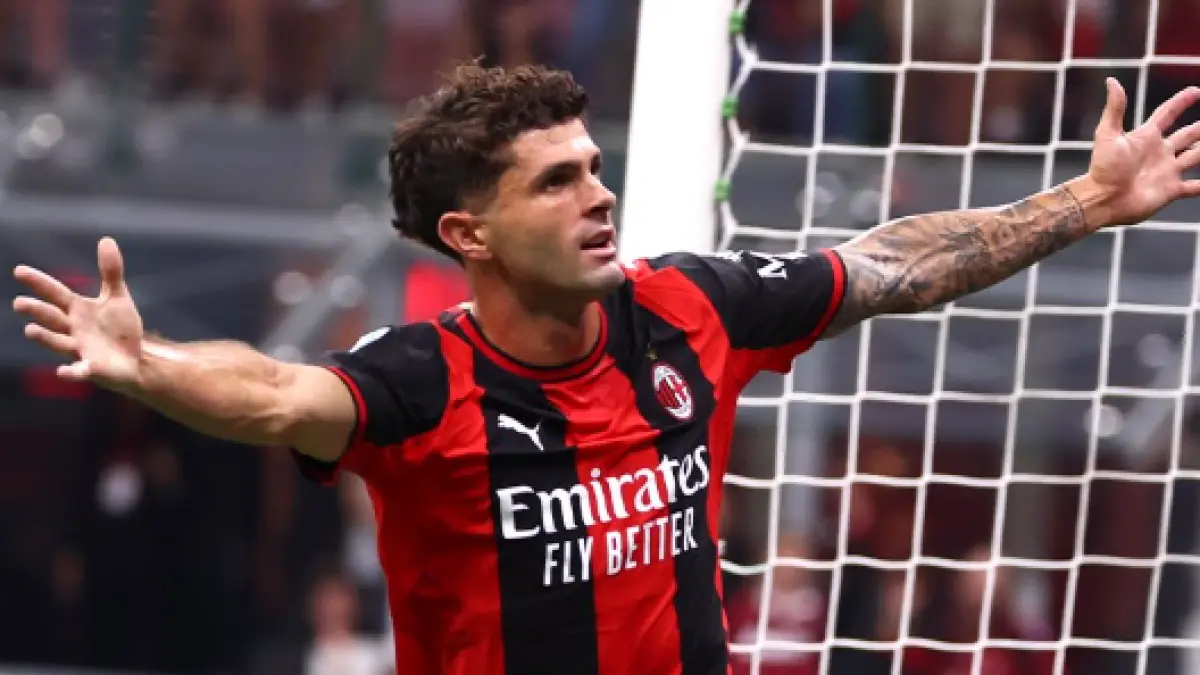 Selebrasi Christian Pulisic setelah mencetak gol pembuka AC Milan dalam kemenangan atas Lecce.