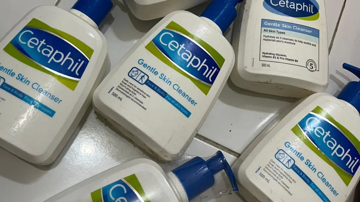 Produk sabun gentle cleanser yang menjadi bagian dari rutinitas perawatan wajah. (Frencia Keliat)