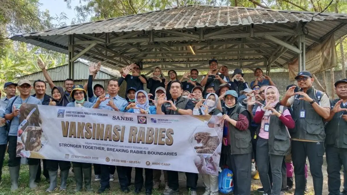 SIMBOLIS: Pembukaan giat vaksinasi anjing di Ron-Ron Dog Care (RRDC) Kalurahan Sardonoharjo, Kapanewon Ngaglik, Sleman Selasa (22/9). (Delima Purnamasari/Radar Jogja)