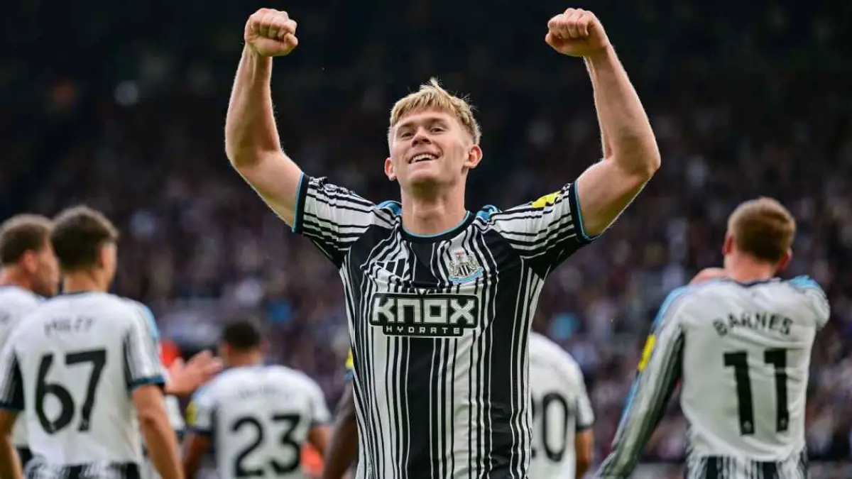 Pemain Newcastle United yang pernah menjadi target Manchester United, Lewis Hall.