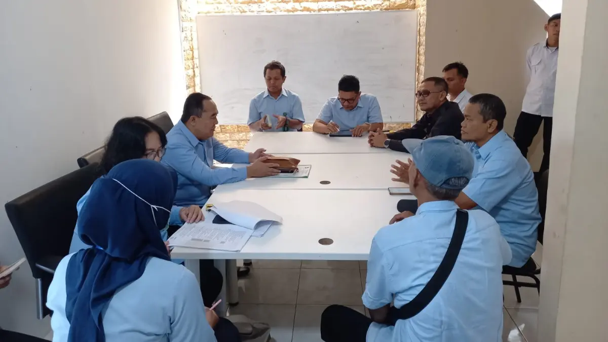 MONEV: Satgas MBG bentukan Pemkab Kulon Progo meninjau salah satu SPPG di Kalurahan Karangwuni, Kapanewon Wates. (Dokumentasi Pemkab Kulon Progo)