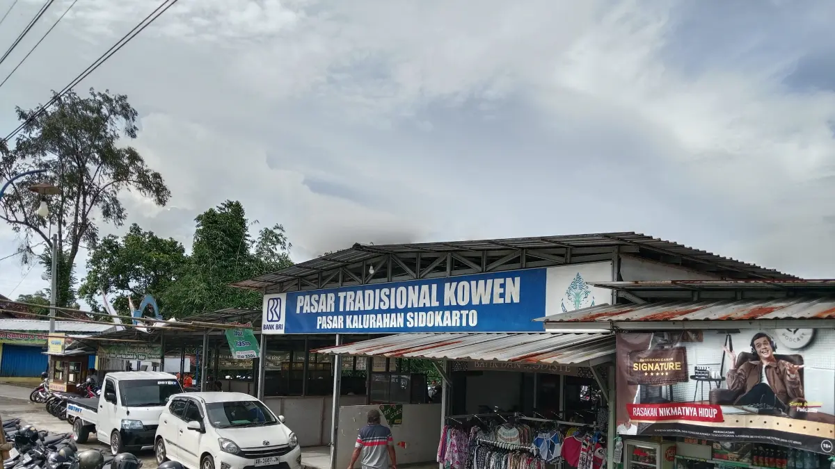 Pasar Kowen 2 yang dibangun BUMKal Karta Sembada