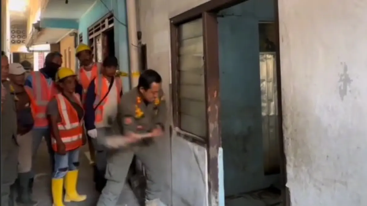 Satpol PP Yogyakarta Bongkar Empat Bangunan Tidak Berizin di SD Tamansari 3 Secara Humanis. (https://www.instagram.com/satpolppkotayogyakarta/reels/)
