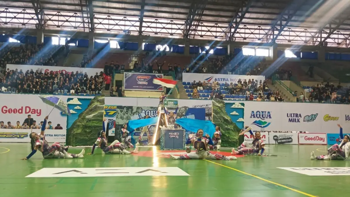 Dazzling Dance Crew SMAN 1 Banguntapan Tampil Nyentrik di DBL Jogja. (