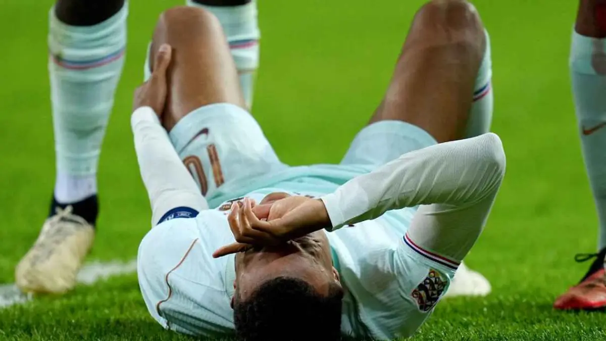 Kylian Mbappe alami cedera setelah mencetak gol dalam kemenangan Prancis atas Turki di Nations League.