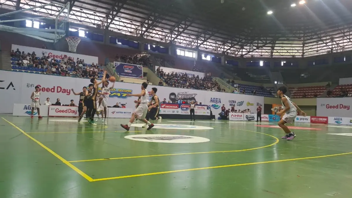 Kejar Poin Ketat: SMP Hagios Vs SMPN 5 Yogyakarta di ajang DBL Junior 2026 DIY. (Septi Sri Hartanti/Radar Jogja)