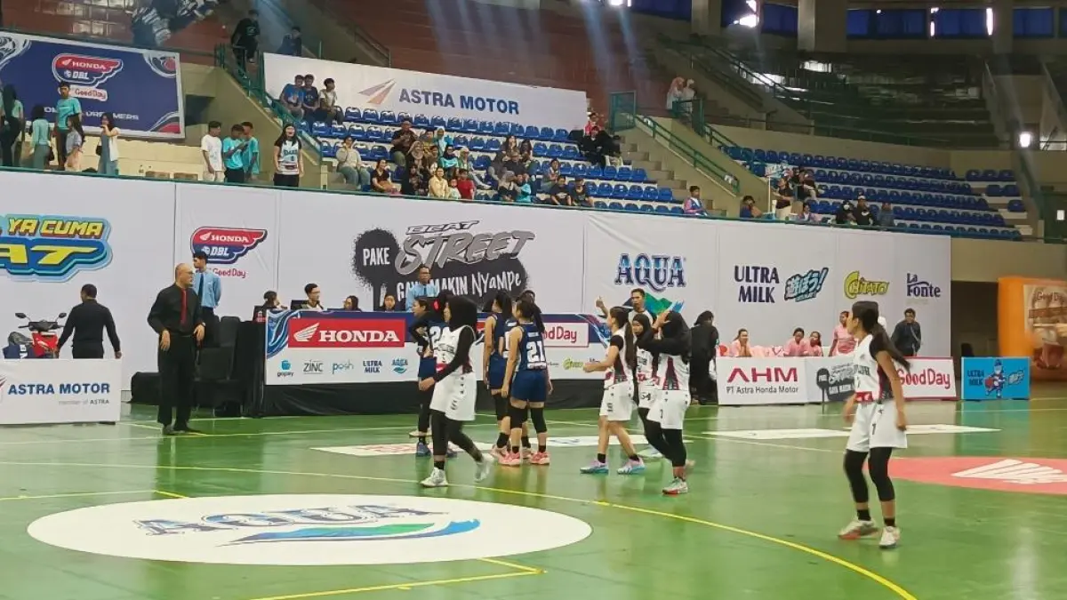 Laga Tim basket putri Smada kontra SMAN 10 Jogja di GOR UNY (27/9/2026).