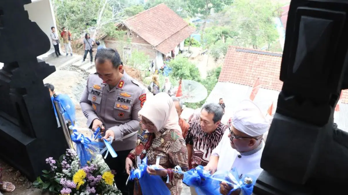 TEMPAT IBADAH : Peresmian Pura Puspita Sari di Desa Tunjungseto, Kecamatan Sempor setelah proses pemugaran rampung sepenuhnya. (Dokumentasi Polres Kebumen)