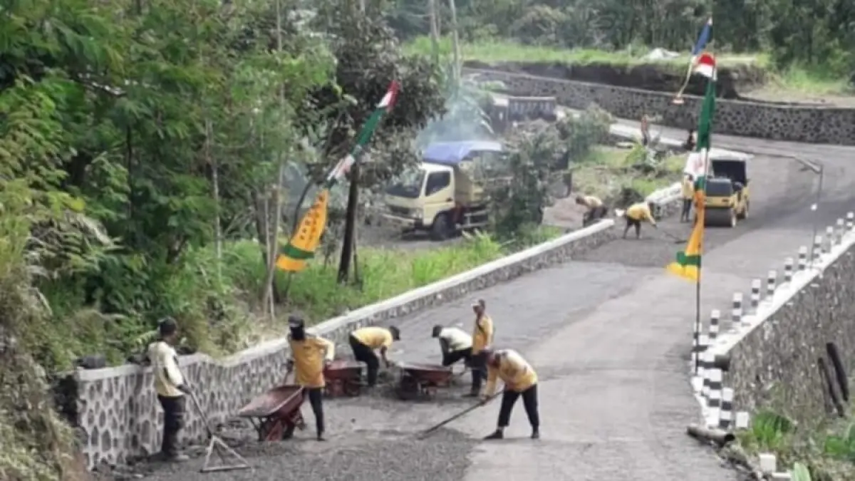 Pemerintah Kabupaten (Pemkab) Sleman berupaya memperbaiki kondisi jalan rusak di Sleman