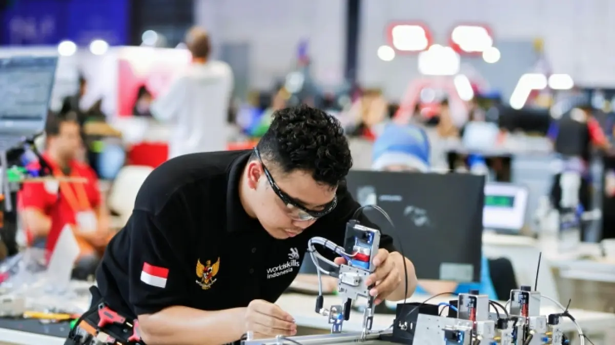 Peserta dari Indonesia pada Lomba Mekatronika di Worldskill Competition 2026 Shanghai, China. Kegiatan tersebut diikuti 6.000 peserta dari seluruh dunia.