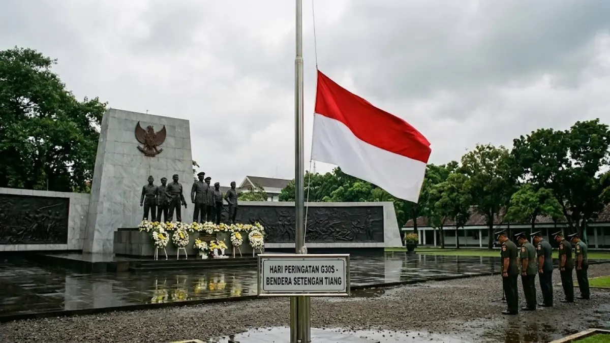 Ilustrasi – Bendera Merah Putih dikibarkan setengah tiang dalam rangka mengenang peristiwa G30S.