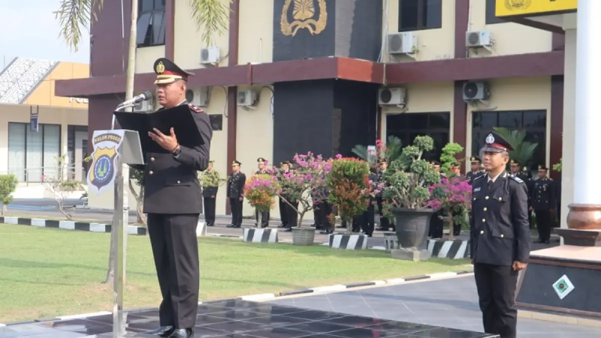 KHIDMAT: Wakapolres Kulon Progo Kompol Muhamad Sholeh saat memimpin jalannya upacara, Kamis (1/10/2026). jogja.polri.go.id