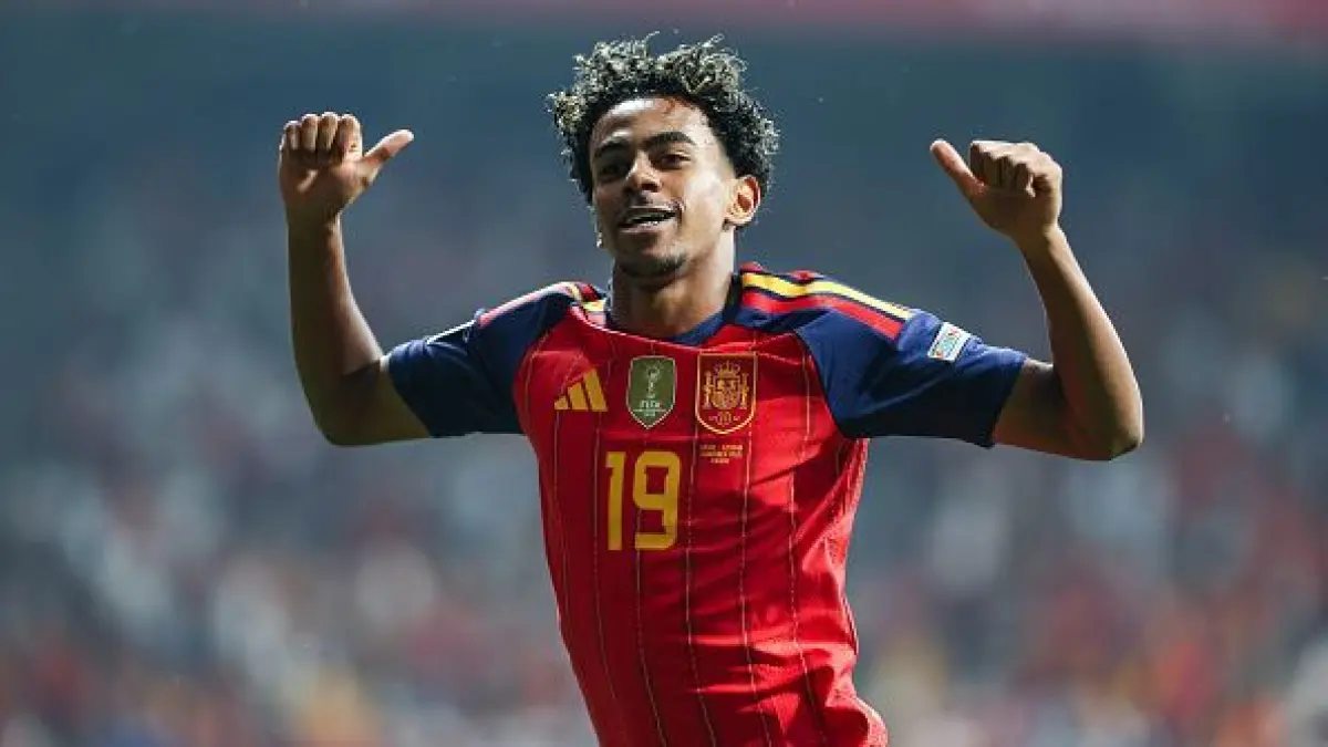 Selebrasi Lamine Yamala setelah mencetak gol dalam kemenangan Spanyol atas Ceko di UEFA Nations League.