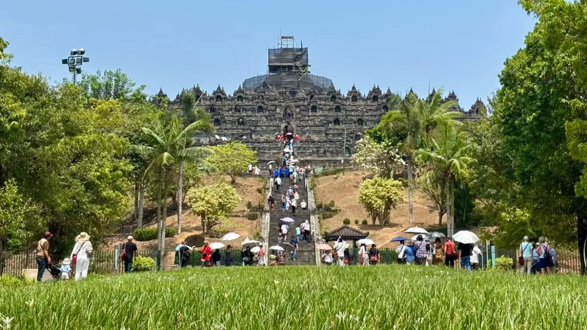 BERPROSES: Stupa induk Candi Borobudur tampak dipugar setelah lebih dari satu abad, Senin (5/10/2026). (Naila Nihayah/Radar Jogja)