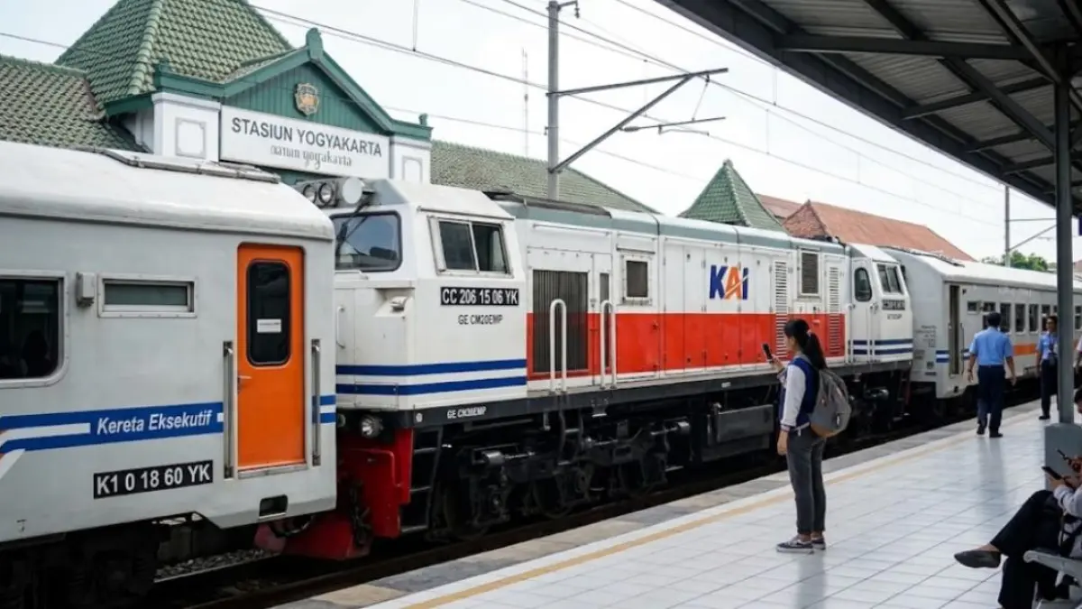 Rahasia di Balik Kode Lokomotif dan Gerbong: Dari Tahun Dinas hingga Dipo Asuh