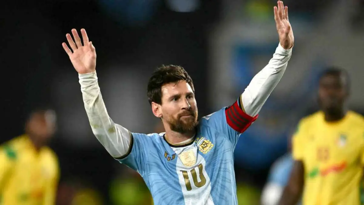 Lionel Messi cetak gol saat laga terakhirnya bersama Argentina.