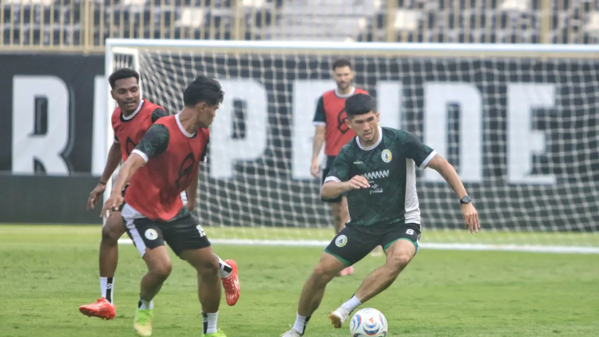 Pemain PSS Sleman berlatih di MagIS