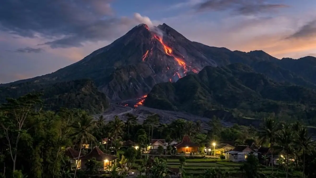 ILUSTRASI: Gunung Merapi Berstatus Siaga, Lava Meluncur 2 Km ke Barat Daya. (AI Image Generator)