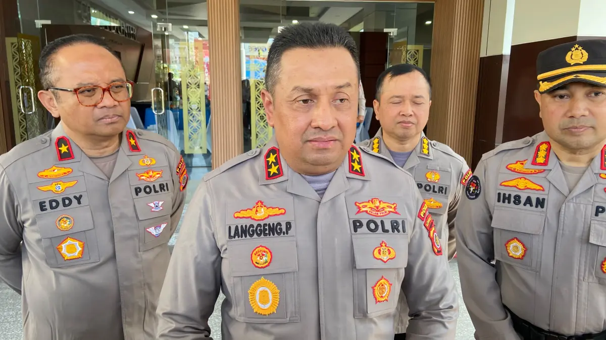 Serah terima jabatan Kapolda DIY dari Irjen Pol Anggoro Sukartono kepada Irjen Pol Langgeng Purnomo di Mapolda DIY Jumat (9/10). (Cintia Yuliani/Radar Jogja)