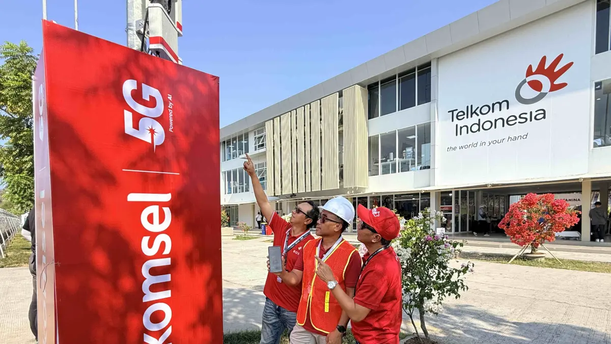 Telkomsel memastikan konektivitas digital tetap optimal selama gelaran MotoGP Mandalika 2026 pada 9–11 Oktober 2026 melalui penguatan 279 BTS 4G dan 17 BTS 5G di 30 titik strategis. Penguatan jaringan turut didukung pembangunan 7 site baru, penambahan 2 unit COMBAT, serta optimalisasi jaringan 5G menggunakan frekuensi 2600 MHz guna menghadirkan pengalaman broadband terbaik bagi pengunjung di kawasan Sirkuit Mandalika, Lombok, Nusa Tenggara Barat.