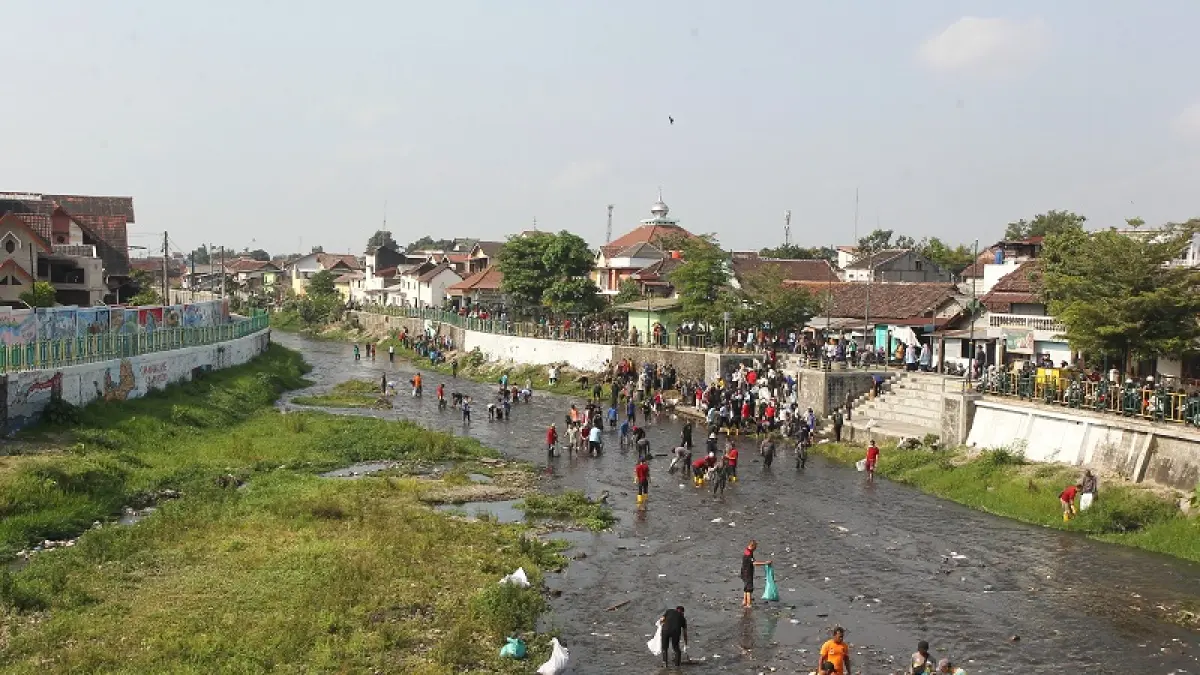 Peringati Rangkaian Hari Santri 2026, Santri Diajak Bersih Sungai Code